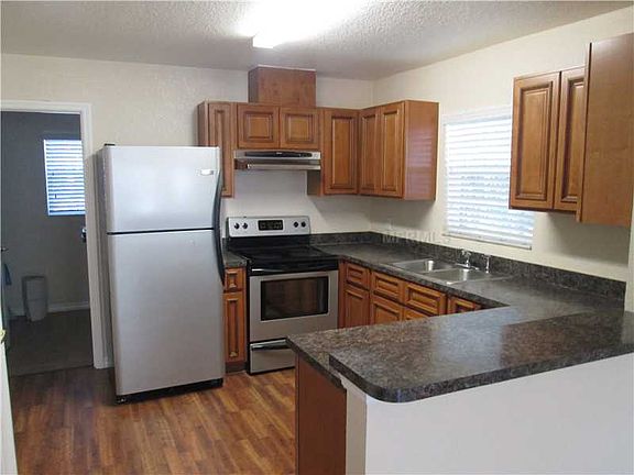 3rd image of 1031 N New York Ave