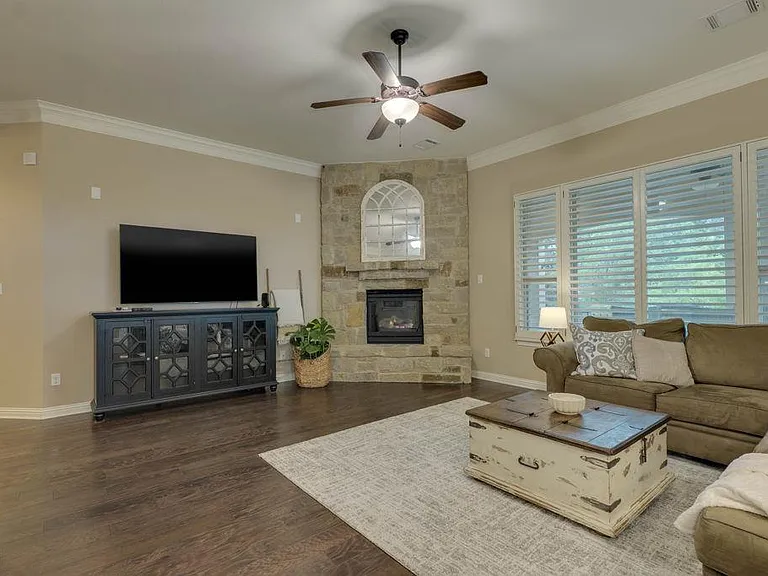 308 Duffy Ln — Photo 4