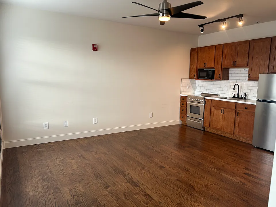 912 N Central St #203