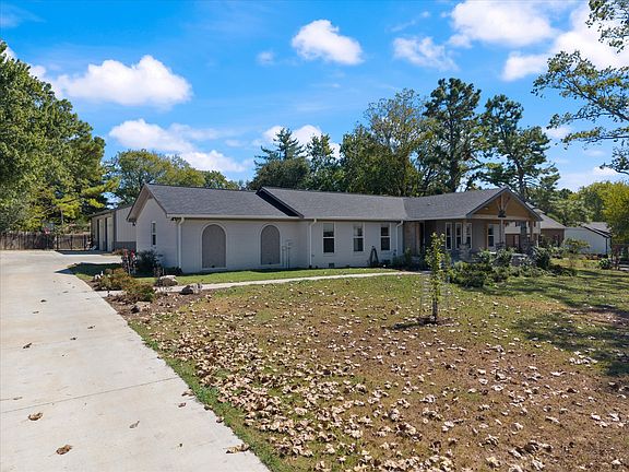 4th image of 1037 S Brookside Dr