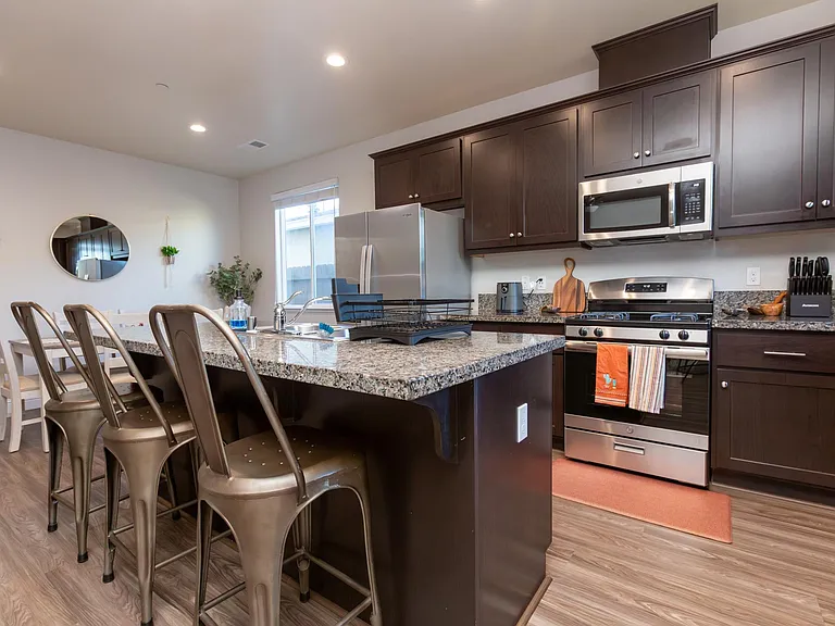 698 Marybelle Dr — Photo 1