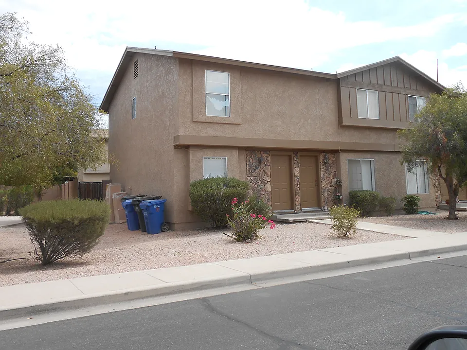 2 bed, 1.5 bath townhome with enclosed yard at Stapley and McKellips