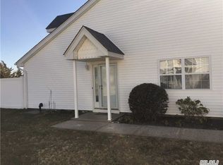 16 Summerfield Ln S, Riverhead, NY 11901