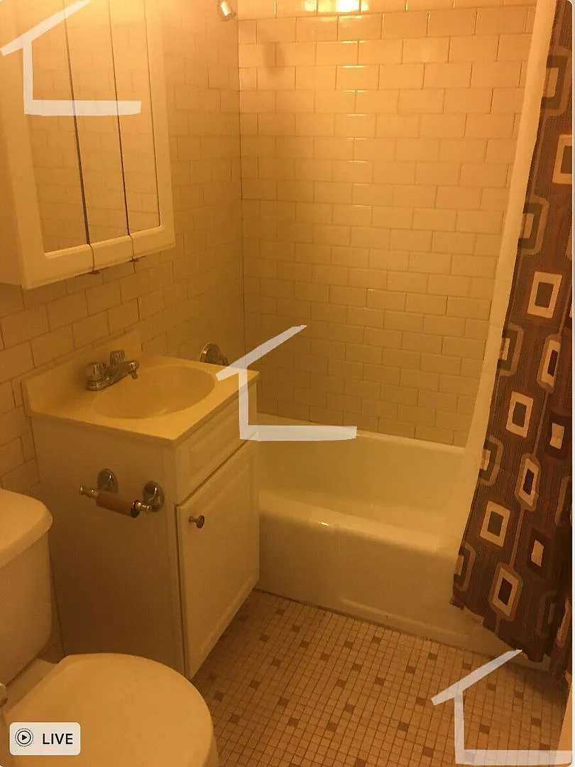 Nicely updated with parking included with the rent! — Photo 4