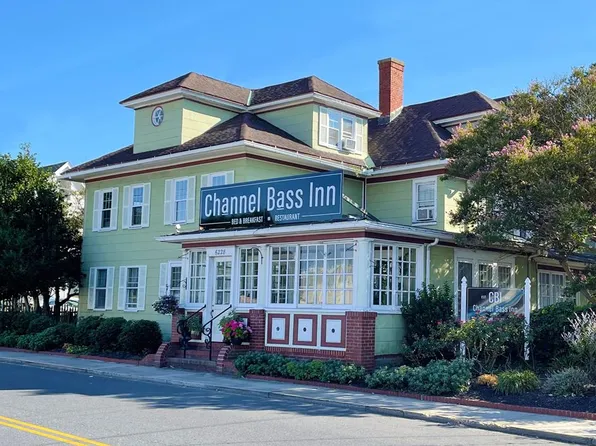 6228 Church St, Chincoteague Island, VA 23336