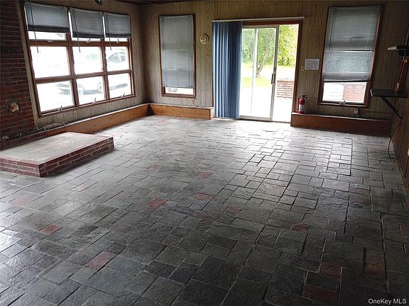 4th image of 220-224 Hobbs Ln
