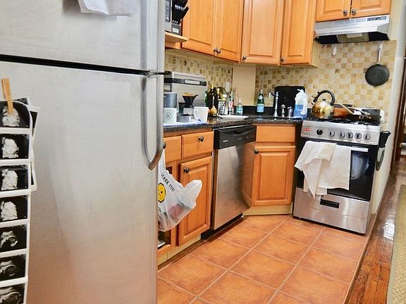 5th image of 234 8th St APT 1