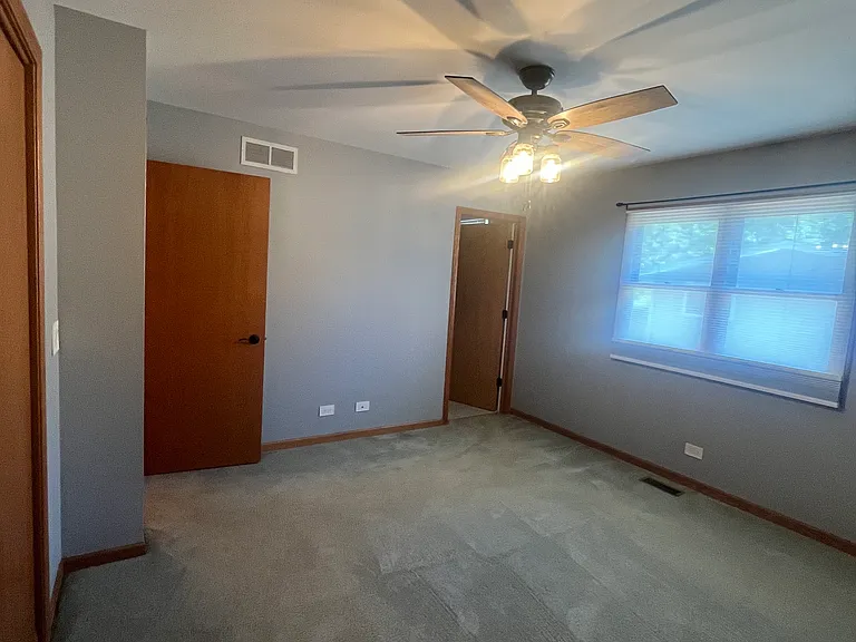 10304 Wilmette Ave — Photo 13