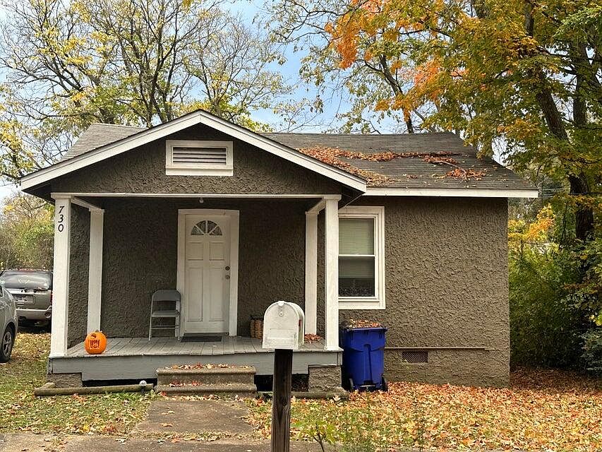 2nd image of 730 10th St SE