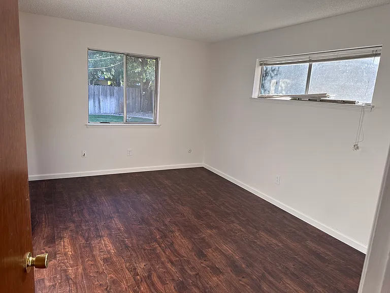 638 Radcliffe Dr — Photo 10