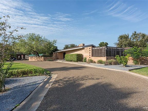 2nd image of 223 Bougainvillea Dr