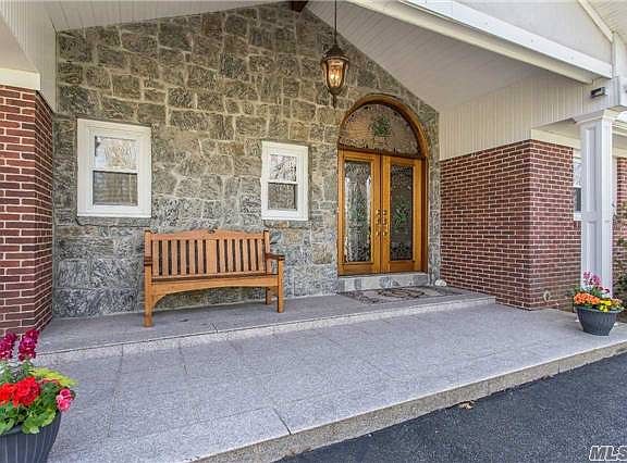 2nd image of 19 Anondale Dr