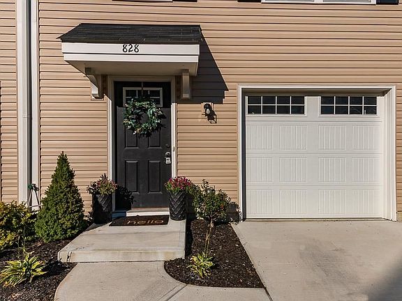 2nd image of 828 Balsam Ct