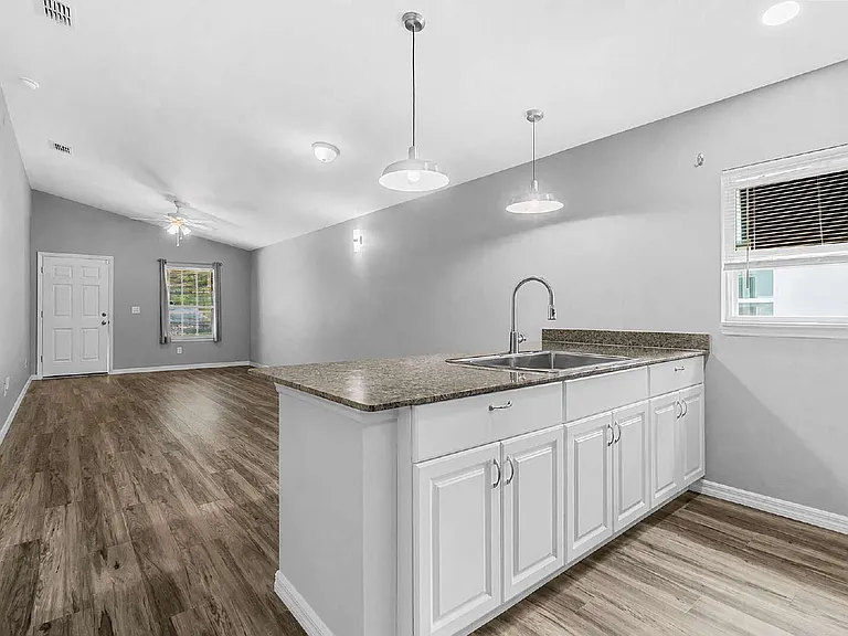 1004 NW 1st St — Photo 10