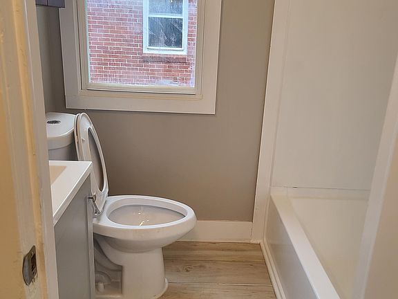 5th image of 2126 Ackley Ave