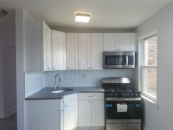 2nd image of 160 Elm Ave