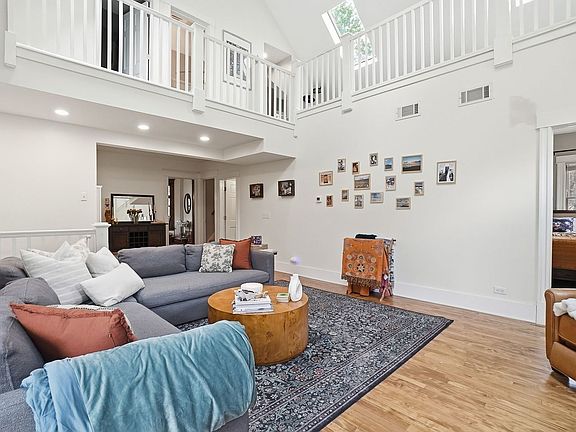 5th image of 18347 Morris Ave