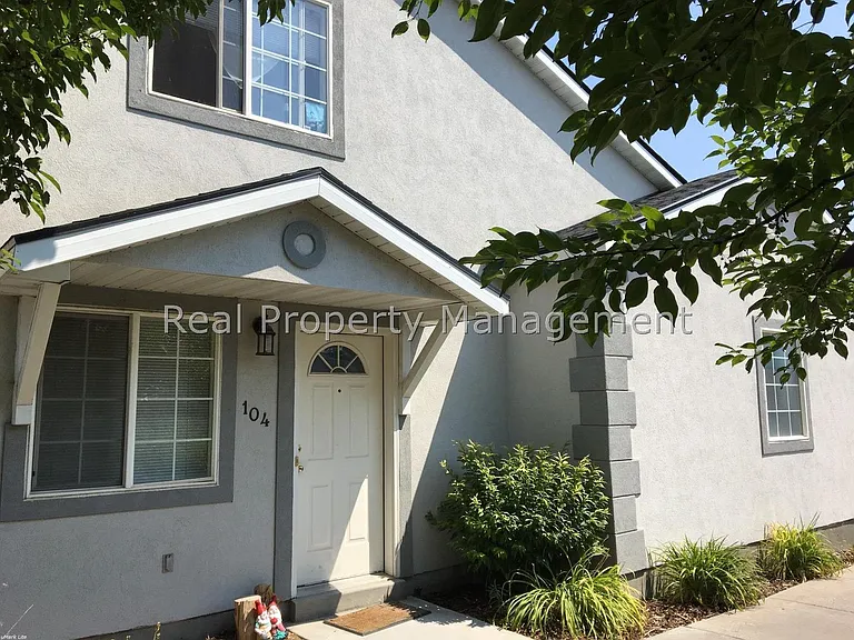 104 Penhurst Pl — Photo 1