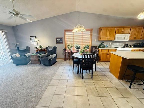 5th image of 821 Aspen Cir