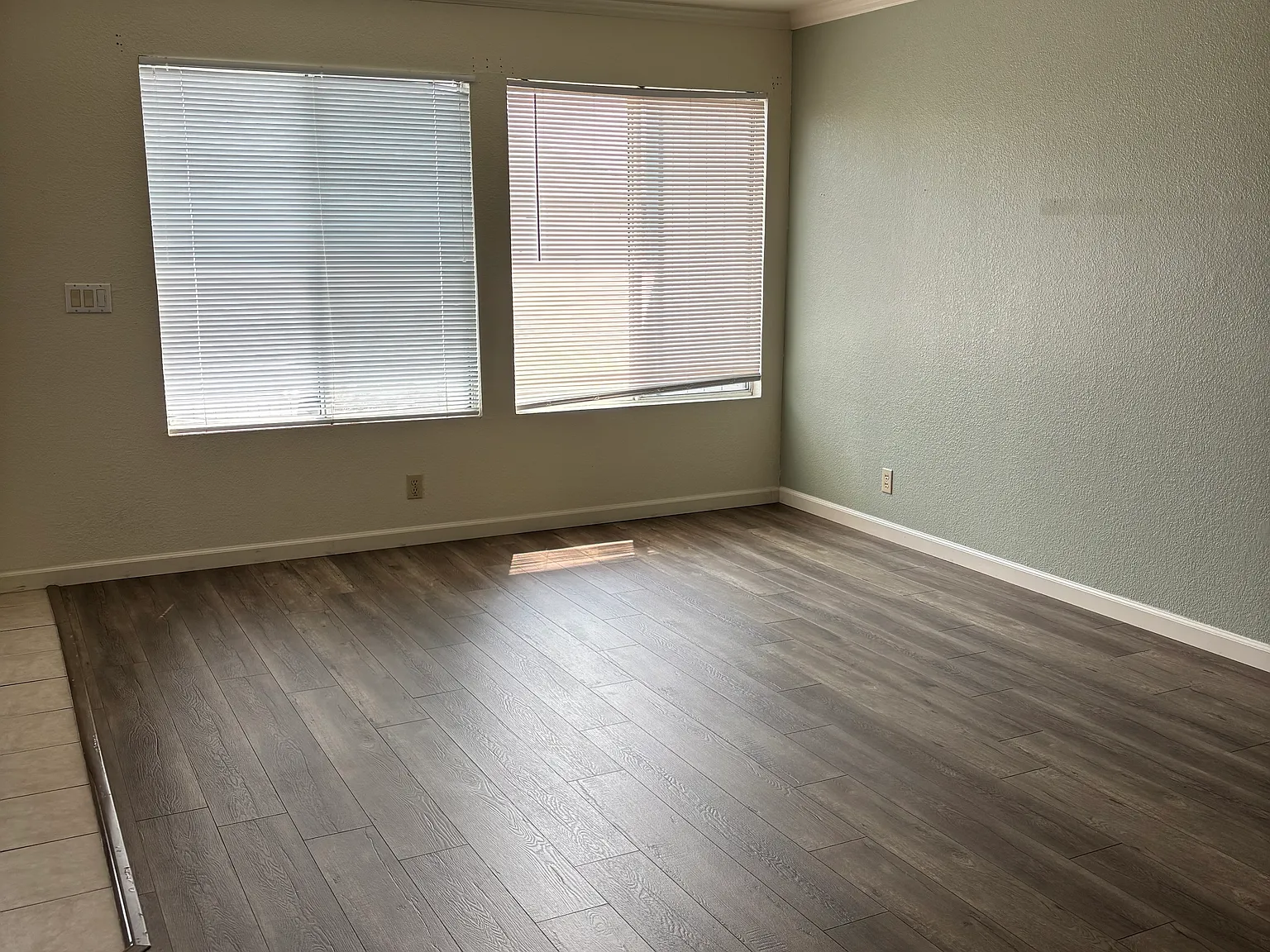 2 bed, 1000 sqft, $1,900 — Photo 2