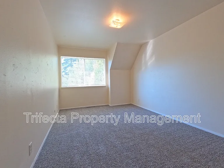 1125 Peterson St — Photo 13