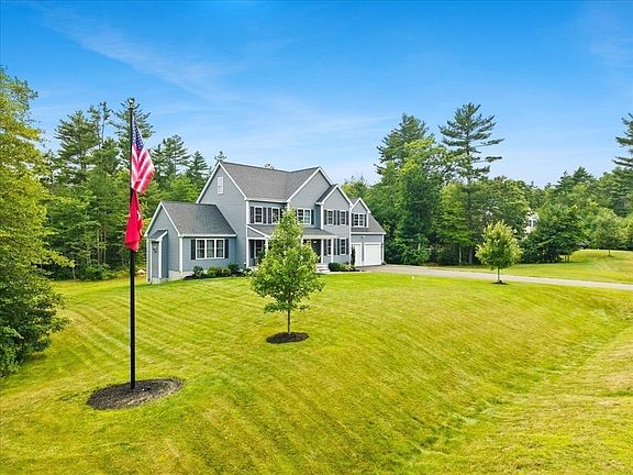 3rd image of 8 Paddock Cir