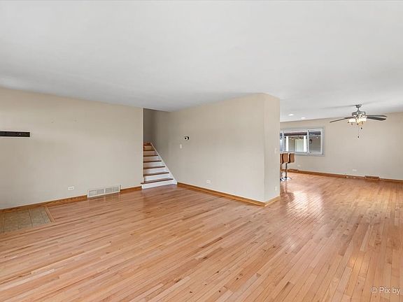 4th image of 713 Leslie Ln