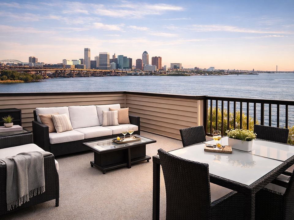 Strauss 4 Story Waterfront