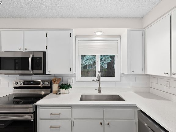5th image of 4261 Vernon Loop NE