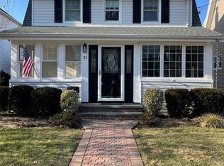 31 Melrose Ave, Lynbrook, NY
