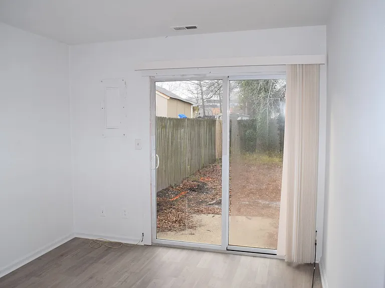 579 Peregrine St — Photo 25