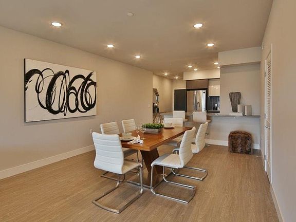 2nd image of 815 S Harvard Blvd #206
