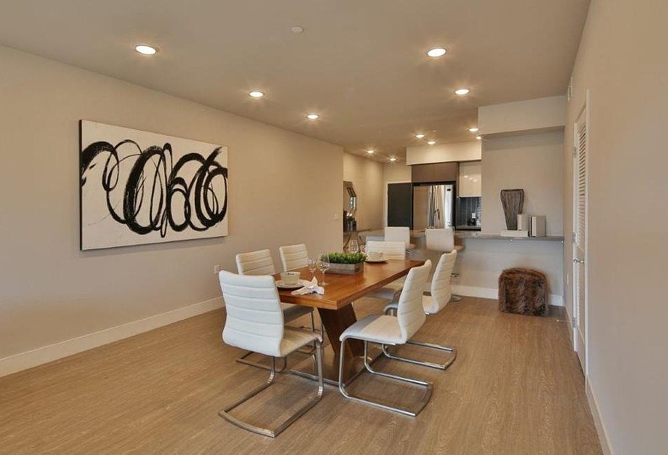 1st image of 815 S Harvard Blvd #103