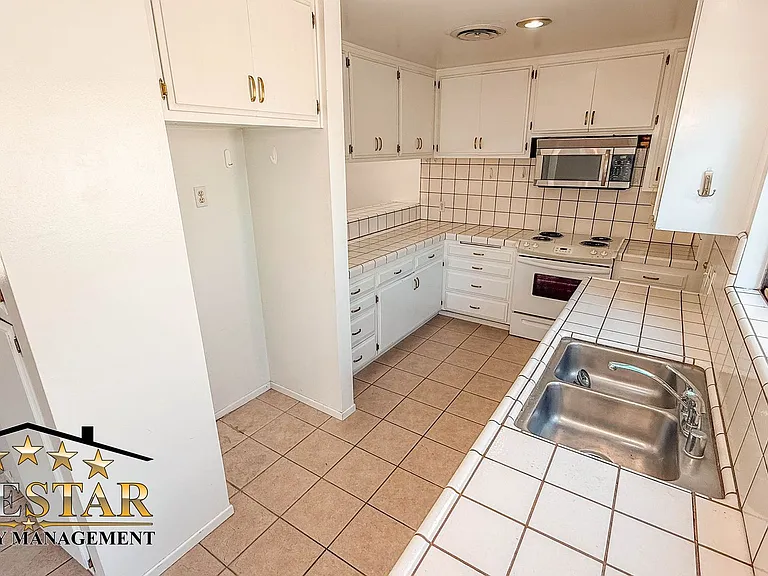 2246 Hasti Acres Dr — Photo 22