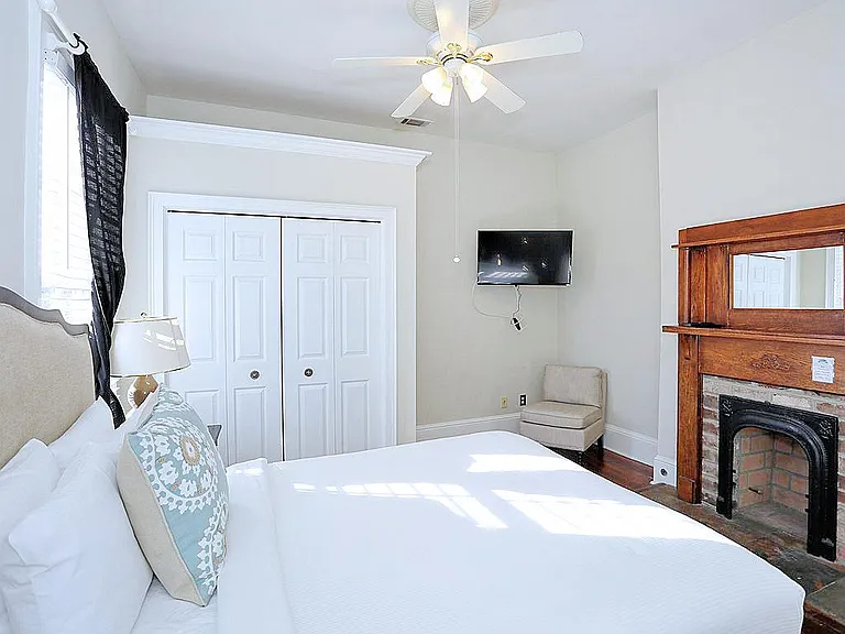 415 E Gordon St — Photo 26