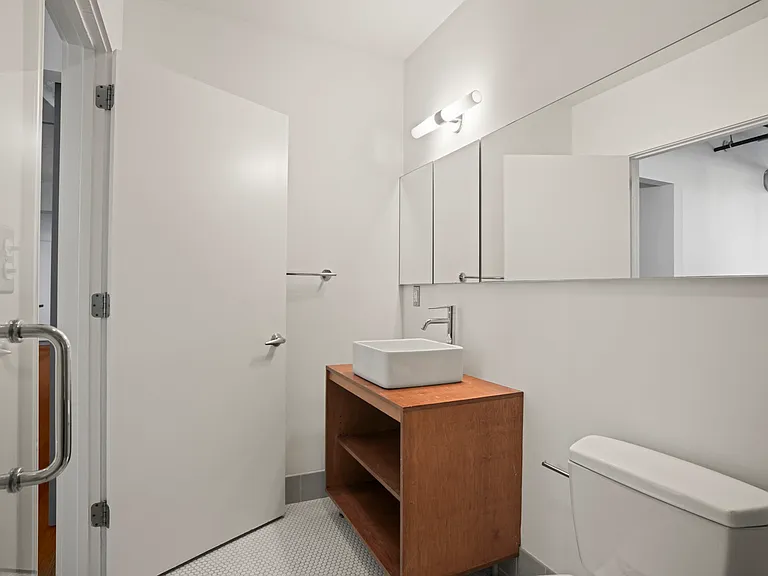 Master Bedroom bathroom