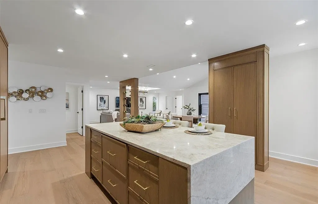 5 bed, 4658 sqft, $15,000 — Photo 4