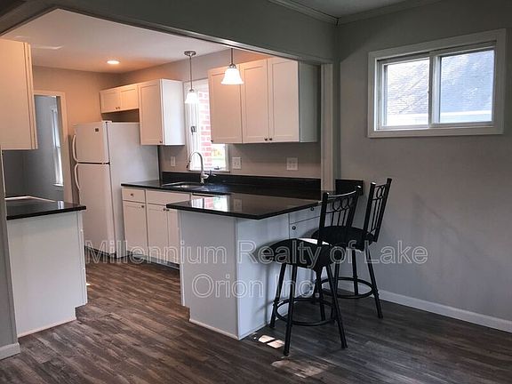 5th image of 222 Franklin St