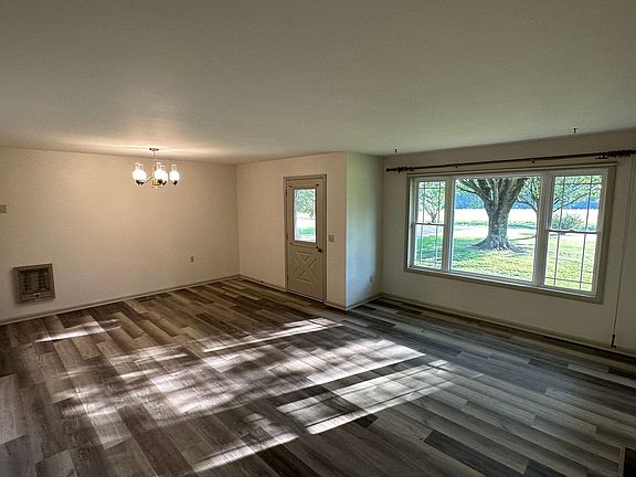 3rd image of 2934 Butterworth Rd