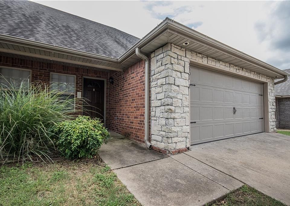 1st image of 3301 SW Deerfield Blvd #2