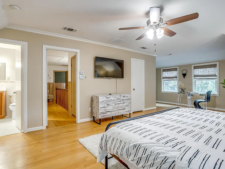 1505 N Riverside Dr — Photo 21