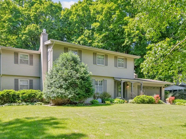 4031 Thrushwood Ln, Minnetonka, MN 55345