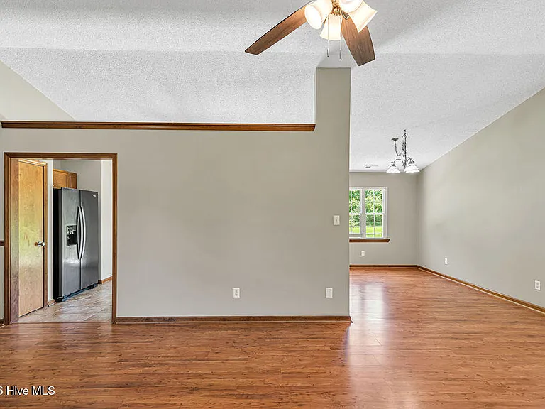 304 Gaston Ct — Photo 6