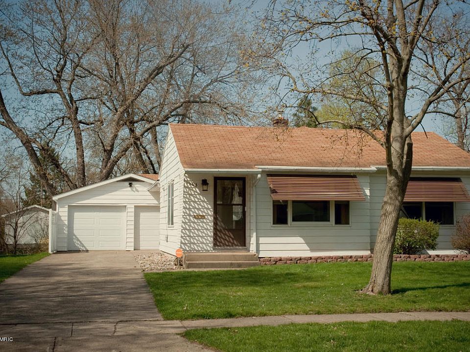 1st image of 1903 Cambridge Dr