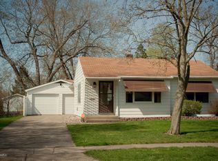 1903 Cambridge Dr, Kalamazoo, MI 49001