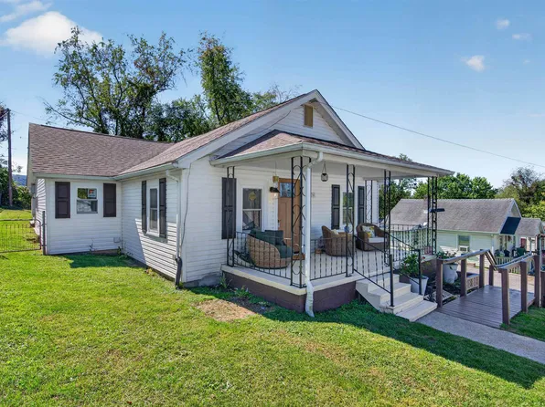 736 Elizabeth St, Pulaski, VA 24301