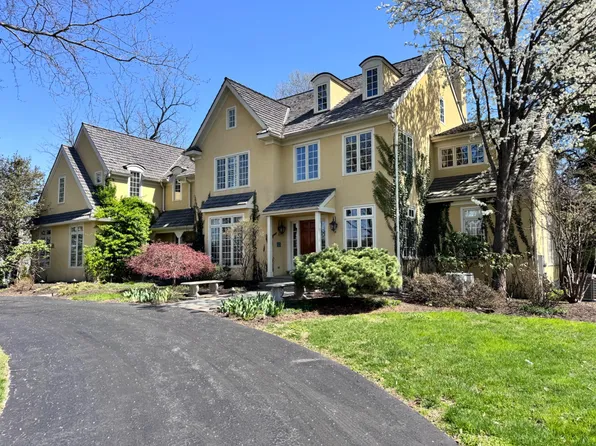 11 Harrison Dr #18, Newtown Square, PA 19073