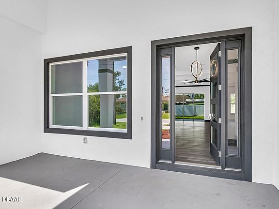 4th image of 14 Fenhill Ln