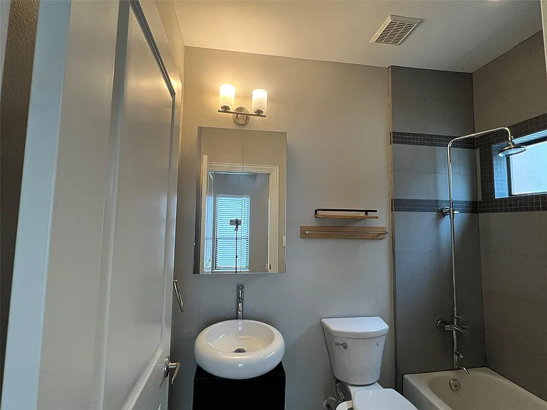 2314 Camden Dr — Photo 23