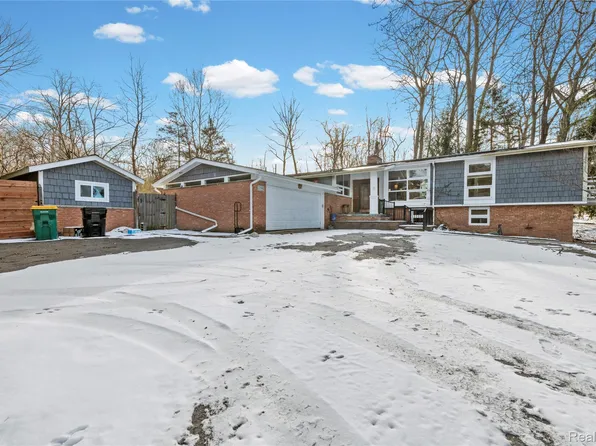 32998 Biddestone Ln, Farmington Hills, MI 48334